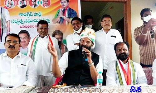 చేతకాని దద్దమ్మ సీఎం కేసీఆర్.. ఉత్తమ్ కుమార్ రెడ్డి సీరియస్