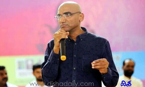 కళాశాలకిచ్చిన భూమినీ వదల్లేదు ఈ కబ్జాకోర్లు : RSP
