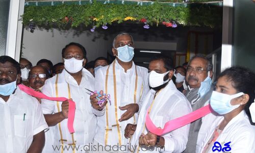 ఒమిక్రాన్ వ్యాప్తి ఎక్కువ- తీవ్రత తక్కువ: మంత్రి హరీష్ రావు