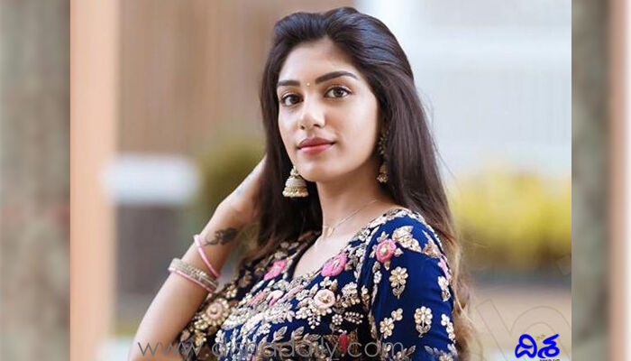 సీక్రెట్ బాయ్ఫ్రెండ్తో ఏం చేస్తున్నావో చూశా.. నటి కూతురికి నెటిజన్ షాక్ సీక్రెట్ బాయ్ఫ్రెండ్తో ఏం చేస్తున్నావో చూశా.. నటి కూతురికి నెటిజన్ షాక్