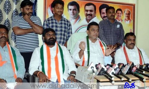 టీఆర్ఎస్‌కు ప్రజలే బుద్ధి చెబుతారు: బలరాం నాయక్