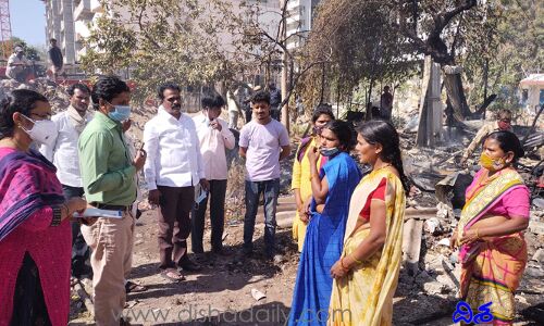 ప్రకాష్​నగర్‌లో దగ్ధమైన గుడిసెలను పరిశీలించిన రెవెన్యు అధికారులు