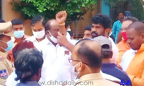 రాష్ట్ర మంత్రి వస్తున్నా.. మాకు సమాచారం ఇవ్వరా?