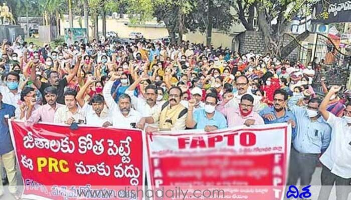 మంత్రులతో ఉద్యోగ సంఘాల భేటీ.. జీవోలు రద్దు చేస్తేనే చర్చకు మంత్రులతో ఉద్యోగ సంఘాల భేటీ.. జీవోలు రద్దు చేస్తేనే చర్చకు