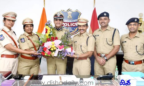 వరంగల్ పోలీస్ కమిషనర్‌కు డీసీపీల శుభాకాంక్షలు