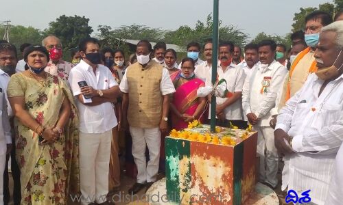 కొత్త జిల్లాల ఏర్పాటు స్వాగతిస్తున్నాం: సోము వీర్రాజు