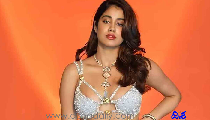 అర్ధరాత్రి స్టార్ క్రికెటర్తో జాన్వీ కపూర్.. పిక్స్ వైరల్ అర్ధరాత్రి స్టార్ క్రికెటర్తో జాన్వీ కపూర్.. పిక్స్ వైరల్