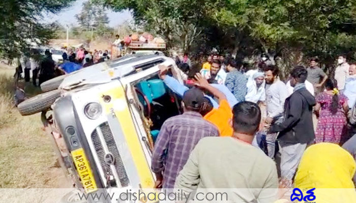 Breaking: మేడారం వెళ్లి వస్తుండగా ఘోర ప్రమాదం Breaking: మేడారం వెళ్లి వస్తుండగా ఘోర ప్రమాదం