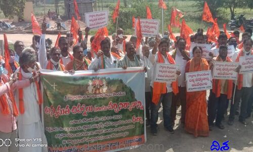 హిందూ దేవాలయాల వద్ద అన్యమత చిహ్నాలు దారుణం: సోము వీర్రాజు