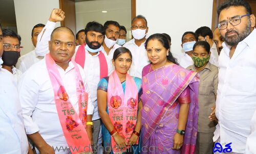 నిజామాబాద్ లో బిజేపికి ఉహించని షాక్....టీఆర్ఎస్‌లోకి బీజేపీ ఎంపీటీసి
