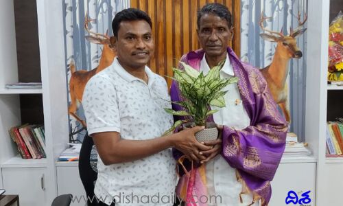 పద్మశ్రీ అవార్డు గ్రహితను సన్మానించిన ప్రభుత్వ విప్