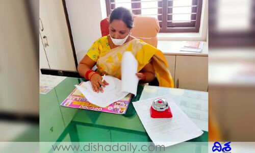 అద్దె కడతారా.. ఆఫీసుకు తాళం వేయమంటారా..?