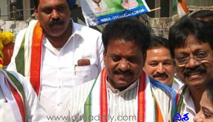 ఉద్యోగుల సమస్యలపై ప్రభుత్వ వైఖరి సరికాదు.. పీసీసీ వర్కింగ్ ప్రెసిడెంట్ ఉద్యోగుల సమస్యలపై ప్రభుత్వ వైఖరి సరికాదు.. పీసీసీ వర్కింగ్ ప్రెసిడెంట్