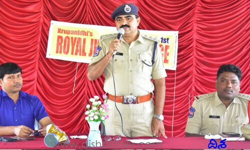 యువత వాటికి బానిస కావద్దు.. డీఎస్పీ బాలాజీ