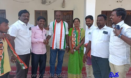 కొండపాకలో టీఆర్ఎస్‌కు భారీ ఎదురుదెబ్బ.. షాక్ ఇచ్చిన పార్టీ సర్పంచ్