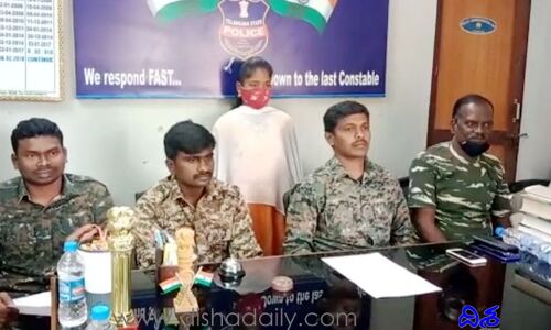 లొంగిపోయిన మావోయిస్టు మిలీషియా సభ్యురాలు