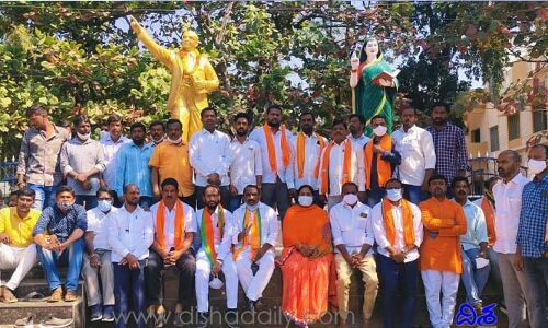 సీఎం కేసీఆర్  అలా చెప్పి.. వెంటనే రాజీనామా చేయాలి: అరుణ తార