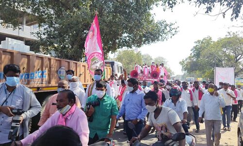 ఆ నిబంధనలు కేవలం సామాన్యులకేనా.. టీఆర్ఎస్ పార్టీకి వర్తించవా..?