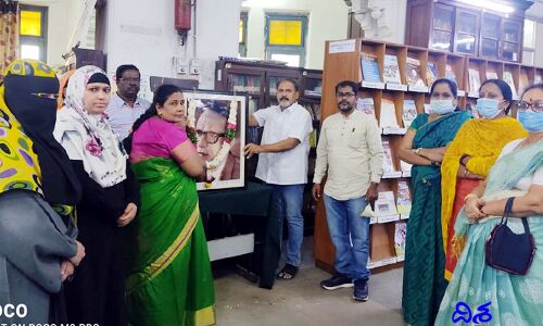 వారిని విశ్వకవి రవీంద్రనాథ్ ఠాగూర్ కూడా ప్రసంశించారు