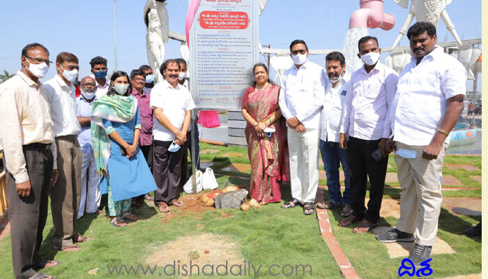 మిషన్ భగీరథ ఫౌంటెన్ను ప్రారంభించిన ప్రభుత్వ చీఫ్ విప్ మిషన్ భగీరథ ఫౌంటెన్ను ప్రారంభించిన ప్రభుత్వ చీఫ్ విప్