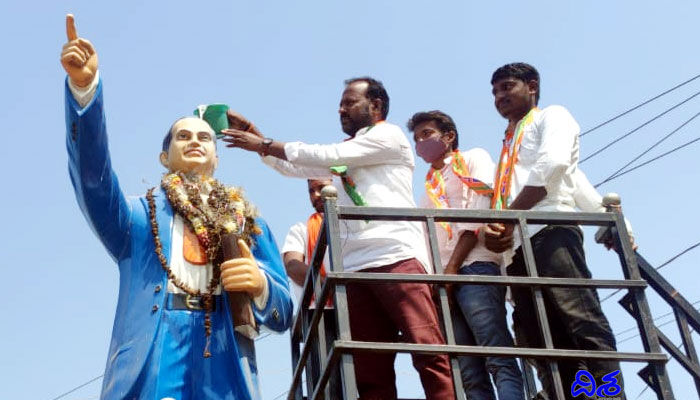 ముక్కు నేలకు రాసి కేసీఆర్ క్షమాపణ అడగాలి: BJYM ముక్కు నేలకు రాసి కేసీఆర్ క్షమాపణ అడగాలి: BJYM