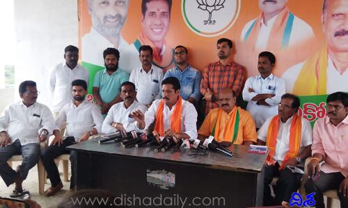 కాంగ్రెస్, టీఆర్ఎస్ కలిసి డ్రామాలు ఆడుతున్నాయి.. బీజేపీ