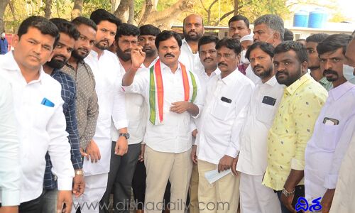 సీఎం కేసీఆర్ సభను అడ్డగిస్తాం: కాంగ్రెస్
