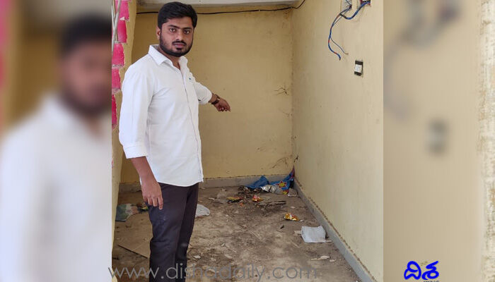 ఆ మార్కెట్ భవనం అసాంఘిక కార్యక్రమాలకు అడ్డా! ఆ మార్కెట్ భవనం అసాంఘిక కార్యక్రమాలకు అడ్డా!