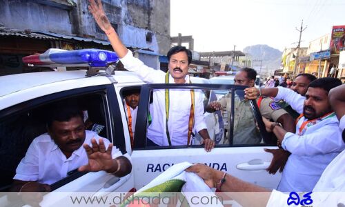 కేసీఆర్ ఎన్నో దొంగ హామీలిచ్చి ఒక్కటి కూడా నెరవేర్చలేదు