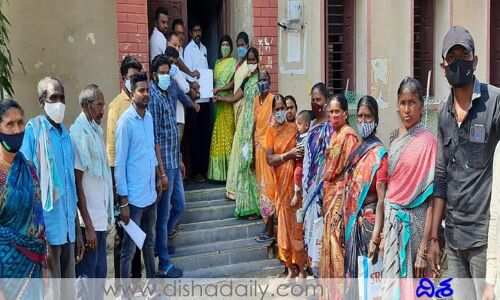 అధికార పార్టీ నాయకులకేనా దళిత బంధు