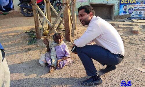 మానవత్వం చాటుకున్న అదనపు కలెక్టర్