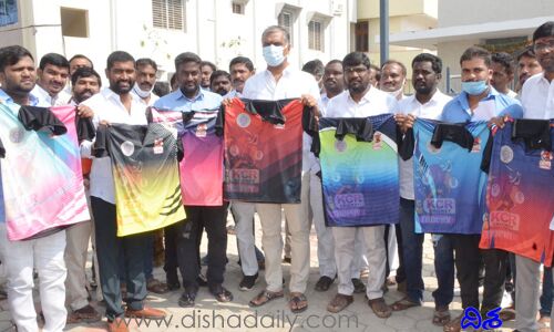 కేసీఆర్ క్రికెట్‌ టోర్ని జెర్సీ టీ షర్ట్స్‌ని ఆవిష్కరించిన మంత్రి హరీశ్ రావు