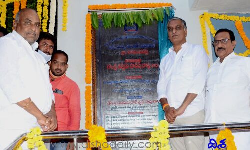 పాడి పరిశ్రమతో.. రైతులకు ఉపాధి: మంత్రి హరీశ్ రావు