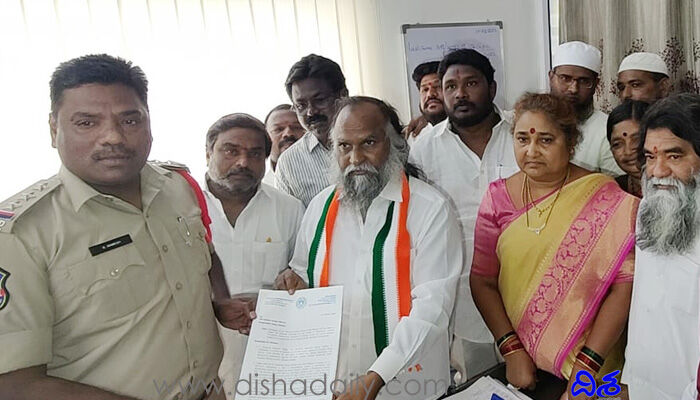ఆ రాష్ట్ర ముఖ్యమంత్రిపై పోలీస్ స్టేషన్లో పిర్యాదు చేసిన.. జగ్గారెడ్డి ఆ రాష్ట్ర ముఖ్యమంత్రిపై పోలీస్ స్టేషన్లో పిర్యాదు చేసిన.. జగ్గారెడ్డి