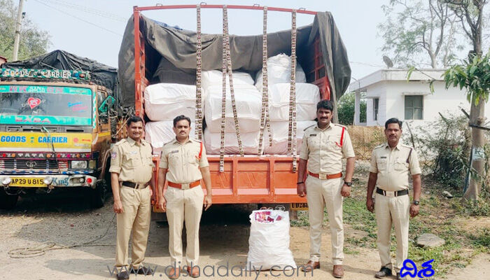 ఆ జిల్లాలో భారీగా గుట్కా పట్టివేత! ఆ జిల్లాలో భారీగా గుట్కా పట్టివేత!