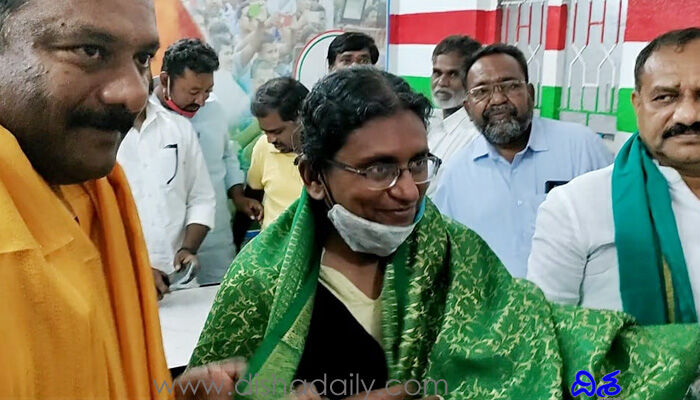 ఆ పార్టీ నేతలు రాజ్యాంగానికి గౌరవం ఇవ్వడం లేదు: మీనాక్షి నటరాజన్ ఆ పార్టీ నేతలు రాజ్యాంగానికి గౌరవం ఇవ్వడం లేదు: మీనాక్షి నటరాజన్