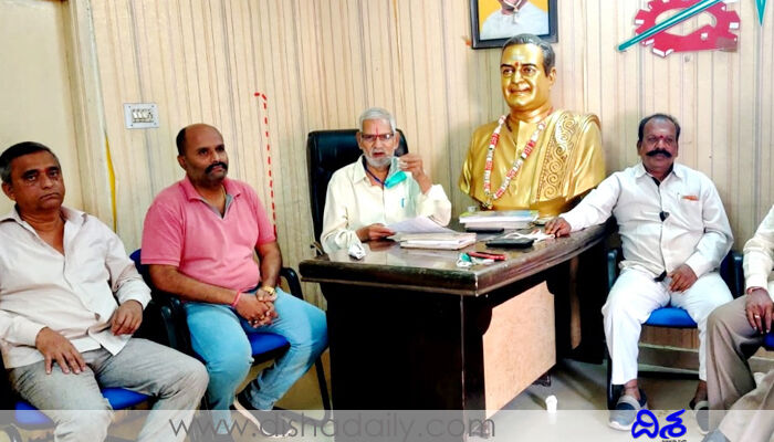 కేసీఆర్ అబద్దాల చక్రవర్తి: టీడీపీ లీడర్ కేసీఆర్ అబద్దాల చక్రవర్తి: టీడీపీ లీడర్
