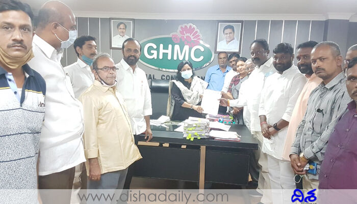 పార్క్ కబ్జాదారులపై చర్యలు తీసుకోవాలి: బీజేపీ నేతల డిమాండ్ పార్క్ కబ్జాదారులపై చర్యలు తీసుకోవాలి: బీజేపీ నేతల డిమాండ్