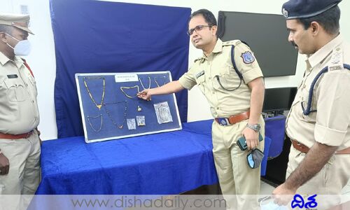 చుట్టాలబ్బాయిలాగా వ‌స్తాడు.. న‌గ‌ల‌తో ఉడాయిస్తాడు