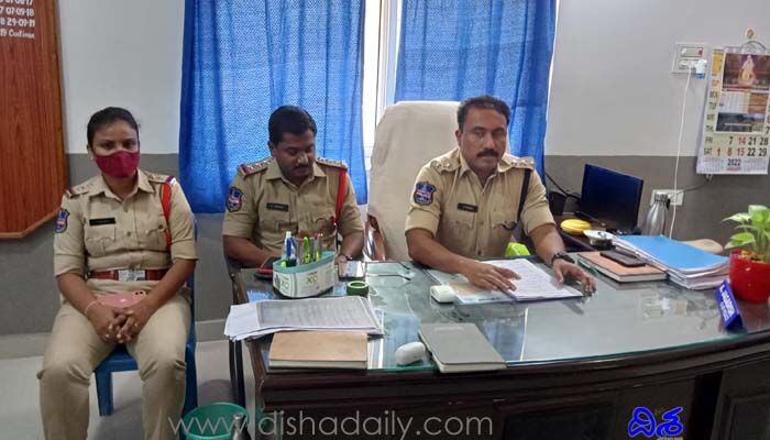 భూ వివాదాల్లోకి పోలీసులను లాగొద్దు: ఏసిపి ఎడ్ల మహేష్ భూ వివాదాల్లోకి పోలీసులను లాగొద్దు: ఏసిపి ఎడ్ల మహేష్