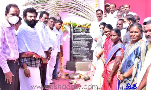 పనులు చేసే చేయించుకునే బాధ్యత ప్రజలది.. రాష్ట్ర మంత్రి