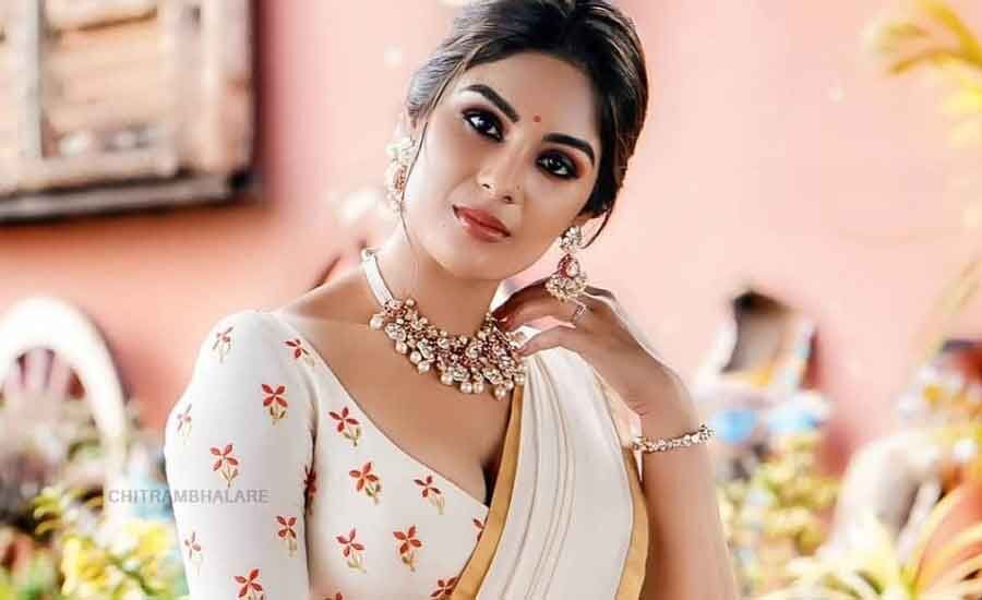 ట్రోల్ అవుతున్న భీమ్లా నాయక్ బ్యూటీ.. ఆ మాటలే కారణం ట్రోల్ అవుతున్న భీమ్లా నాయక్ బ్యూటీ.. ఆ మాటలే కారణం