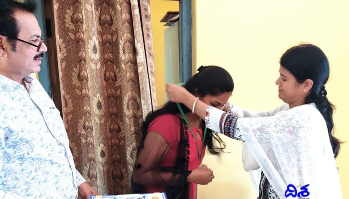 యూనివర్సిటీ స్థాయిలో రెజ్లింగ్ పోటీలు.. బంగారు పతకంతో సత్తా చాటిన విద్యార్థిని యూనివర్సిటీ స్థాయిలో రెజ్లింగ్ పోటీలు.. బంగారు పతకంతో సత్తా చాటిన విద్యార్థిని