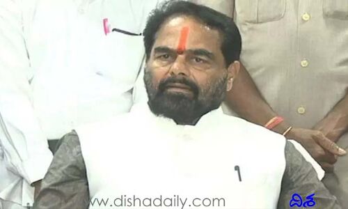 ఆయన రాజకీయం కోసం ఎవరి కాళ్లైనా పట్టుకుంటారు: తమ్మినేని సీతారాం