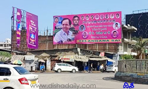 ప్రధాని మోడీ ఇలాకాలో కేసీఆర్ ప్లెక్సీలు