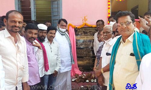 ఆ సీఎం చీకటి పల్లెలలో వెలుగులు నింపాడంటున్న.. స్పీకర్ పోచారం శ్రీనివాస్ రెడ్డి