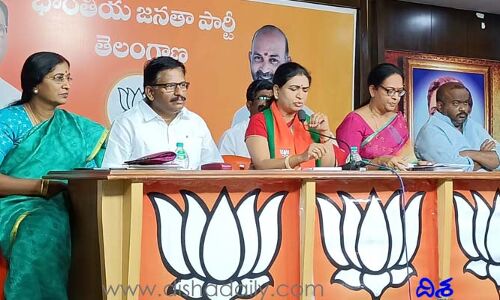 ఆ క్రైం కట్టు కథే.. పీకే వచ్చింది కేసీఆర్‌ను పీకెయడానికే.. డీకే అరుణ ఫైర్
