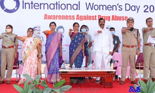 దేశం గర్వించే స్థాయికి ఎదిగిన తెలంగాణ పోలీస్​: మంత్రి సబితా ఇంద్రారెడ్డి