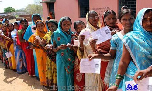 యూపీలో ముగిసిన ఆరో దశ పోలింగ్: 55 శాతానికి పైగా ఓటింగ్ నమోదు