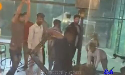 సోషల్ మీడియాలో బూతులు.. డ్రైవ్ ఇన్ లో హల్‌చల్